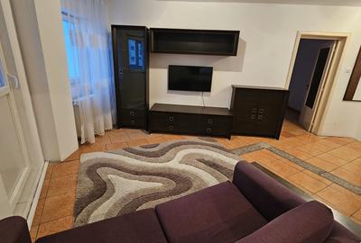 Apartament cu 3 camere semidecomandat, mobilat în Dristor