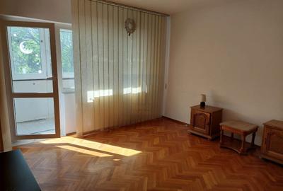 Garsoniera decomandata cu balcon de inchiriat in zona Piata Alba Iulia - 1