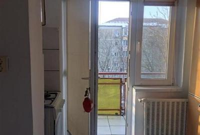 Decomandat cu 2 balcoane la etajul 3 - 5