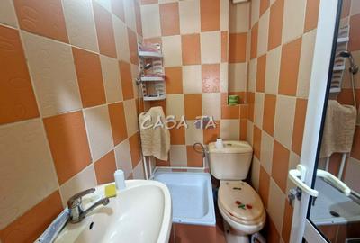 Apartament 3 camere, situat in Rovinari , Str. Plopilor - 8