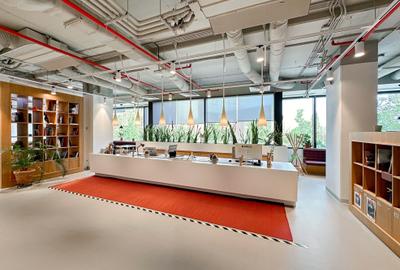 Spațiu de birou frumos proiectat pentru 4 persoane în Spaces Campus 6 - 3