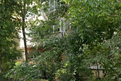 Apartament cu 3 camere decomandat în Tineretului