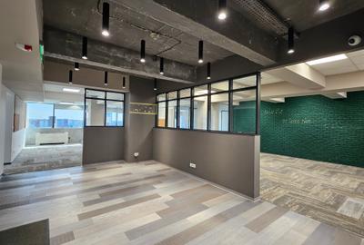 Birou, 340 mp în Universitate