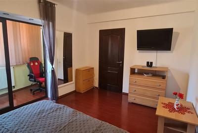 Ap. 2 camere, et.3, la bloc, 82mp, central -Piata Catedralei - 13
