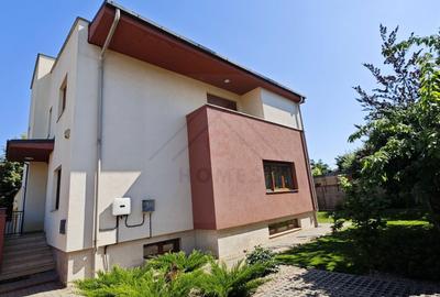 Casă individuală cu 8 camere în Fratelia