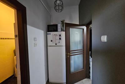Apartament 2 camere, decomandat, etaj 2 din 2, cu pod, zona Aeroport, comision 0 - 15