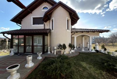 Casa deosebita cu 2400mp teren in oras - 1