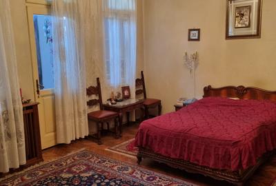 Apartament deosebit în vilă interbelică, cu terasă și curte-158 mp de eleganta