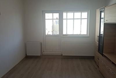 Apartament cu 2 camere decomandat în Lenin