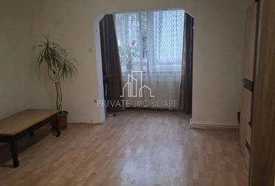 Apartament cu 3 camere semidecomandat în Dâmbu Pietros