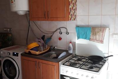 Vand casa cu 3 camere + dependinte, teren 320 mp, sat Ibanesti, str. Principala - 10