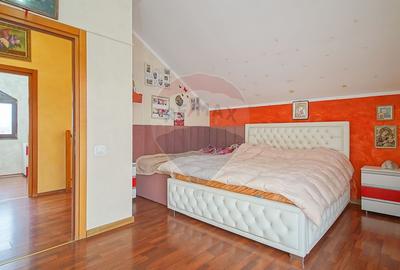 Casă / Vilă cu 4 camere de vânzare în zona Tractorul - 16