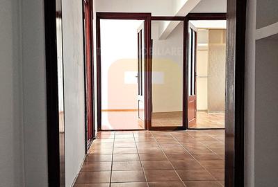 3 camere ultracentral – Piatra Neamț, etaj 4, balcon 7.9 mp - 1