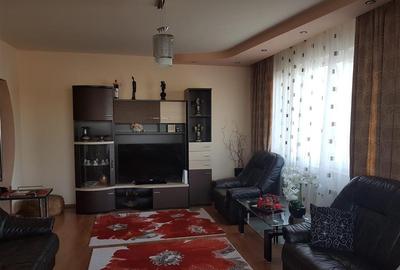 Central / Punctele Cardinale / Decomandat cu 3 Camere / 80 MP - 4