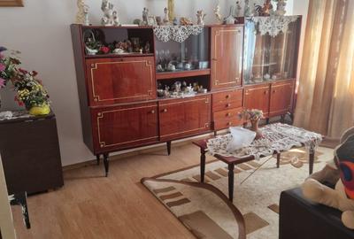 Apartament 3 camere zona Industriala , etaj 4 cu sarpanta ,decomandat - 2