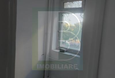 Garsoniera,Costin Georgian Metrou,bl.reabilitat,et.2/10,Libera - 1