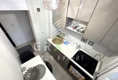 Garsonieră 30 mp | decomandată | modernă | balcon închis | P-ța Cipariu - 8