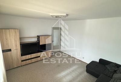 Apartament cu 3 camere decomandat în Spitalul Județean