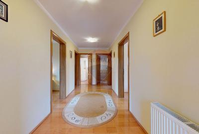 Casă de vânzare Bran Sohodol teren  intravilan 10.331 mp două locuințe - 10