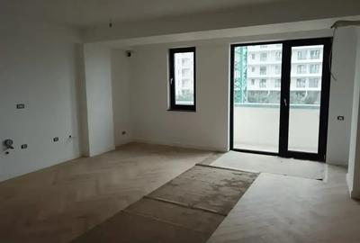 Apartament cu 3 camere semidecomandat, mobilat în Central