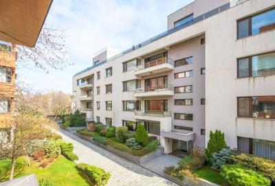 Apartament cu 3 camere decomandat în Kiseleff