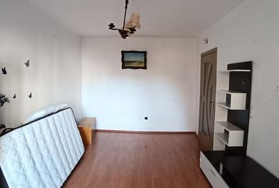 Apartament cu 3 camere decomandat în Valea Cetății