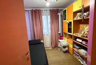 Apartament cu 3 camere decomandat, mobilat în Mircea cel Bătrân