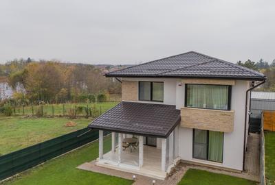 Vilă modernă cu vedere la lac, minicomplex inchis - 8