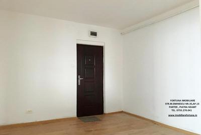 Apartament 3 camere, cu boxa, zona BCR - 4