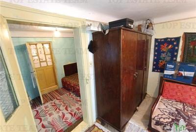 Casa taraneasca traditionala pe parter cu gradina si livada 1700mp in Gruiu, la - 13