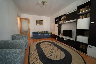 Apartament cu 3 camere decomandat în Tineretului