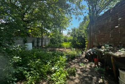 Casă renovabilă sau teren pentru construcție nouă : 645 mp. - 3