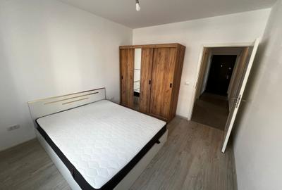 Apartament cu 2 camere decomandat, mobilat în Tractorul