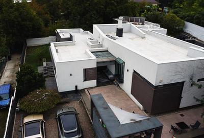 Casă cu 4 camere în Bucium