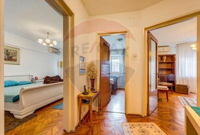 Vanzare apartament cu doua camere plus boxa in zona Cismigiu - 3