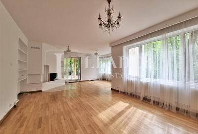 Apartament cu 4 camere decomandat în Băneasa