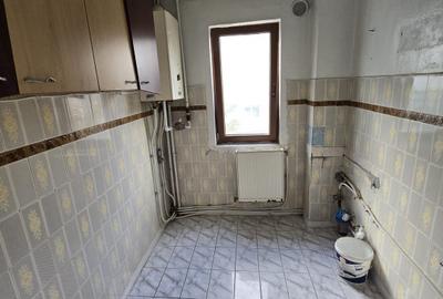 Apartament cu 3 camere semidecomandat în Mioriței