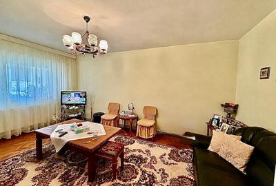 Apartament cu 3 camere decomandat în Delfinariu