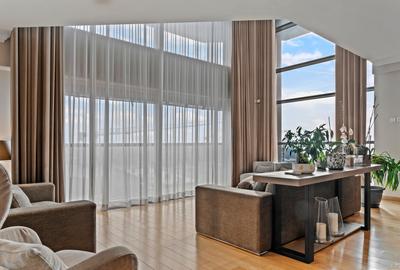 Penthouse cu 5 camere semidecomandat, mobilat în Pipera