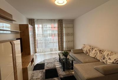 Apartament cu 2 camere decomandat în Tractorul