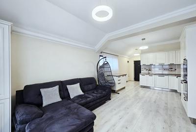 Apartament cu 3 camere semidecomandat în Tractorul