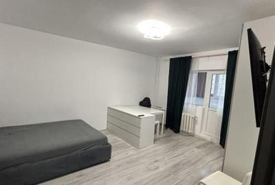 Garsonieră decomandată, mobilată în Vitan Mall