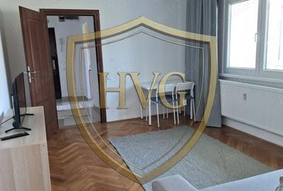 Apartament cu 3 camere decomandat, mobilat în Păcii