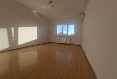 Navodari (Sud)- 2 camere decomandate, centrala gaze, liber -65.000euro - 2