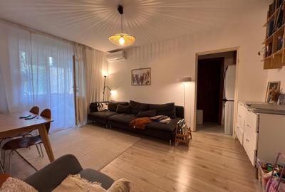 Apartament cu 3 camere nedecomandat, mobilat în Metalurgie