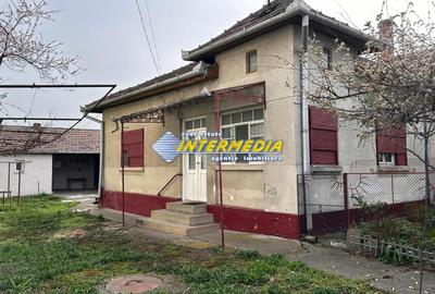 Vanzare Casa cu 920 mp teren Alba Iulia Zona HCC la asfalt si toate utilitatiile - 1