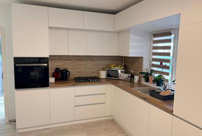 MOBILAT-UTILAT, 3 CAMERE, CURTE SPATOASA - 9