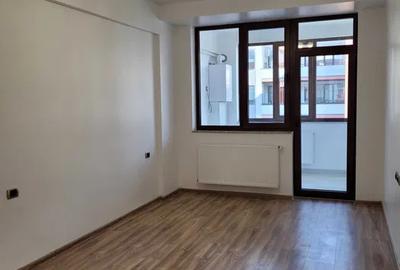 Apartament cu 3 camere decomandat, mobilat în Tractorul