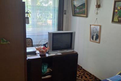Apartament cu 3 camere semidecomandat în Pajura