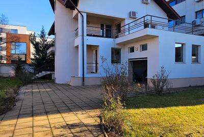 Casă cu 7 camere în Iancu Nicolae